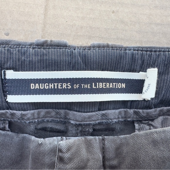 Anthropologie Daughters of the Liberation Size 27 Pants with unique bottoms - Picture 7 of 9